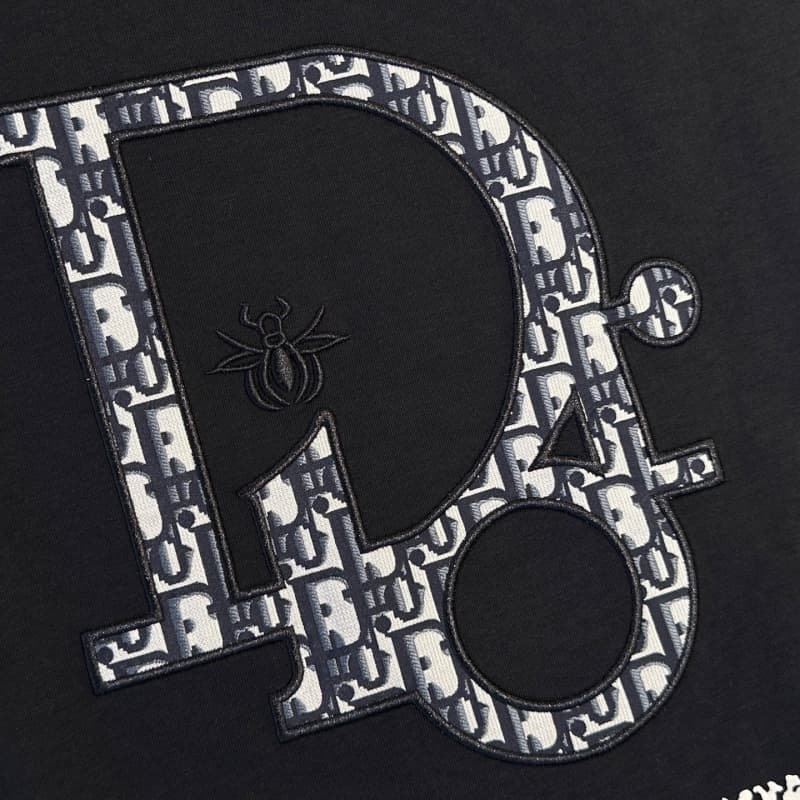 Nueva camiseta de abeja bordada y jacquard (2025)