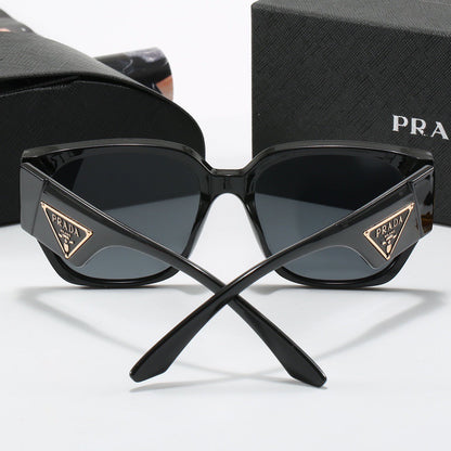 Gafas de sol retro con montura gruesa