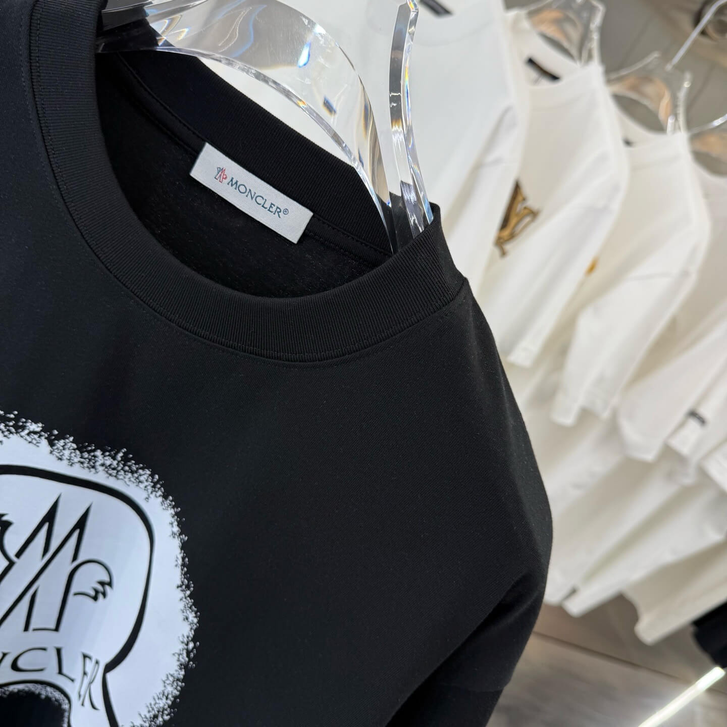 Camiseta con estampado clásico