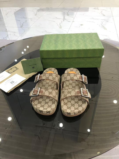 Pantuflas marrones con estampado integral