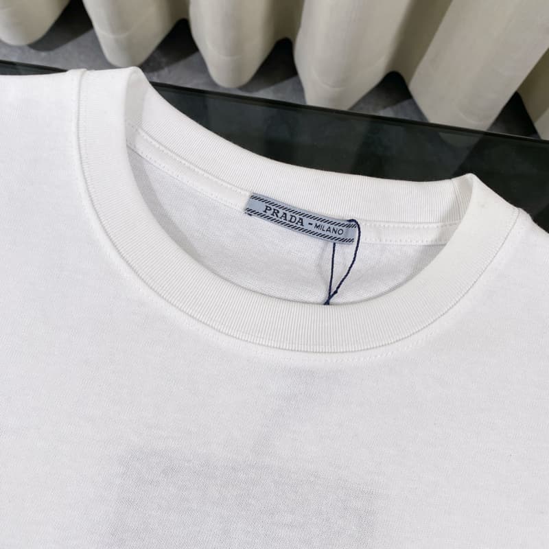 Camiseta con bolsillo utilitario