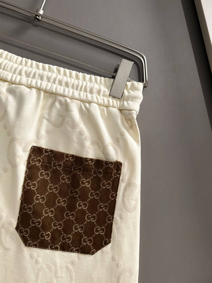 Pantalones cortos con bolsillo de parche y estampado integral