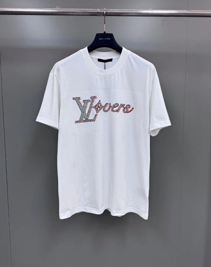 Camiseta artesanal con lentejuelas bordadas