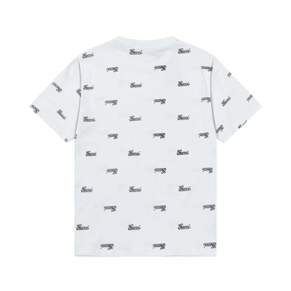 Camiseta con letras estampadas completas