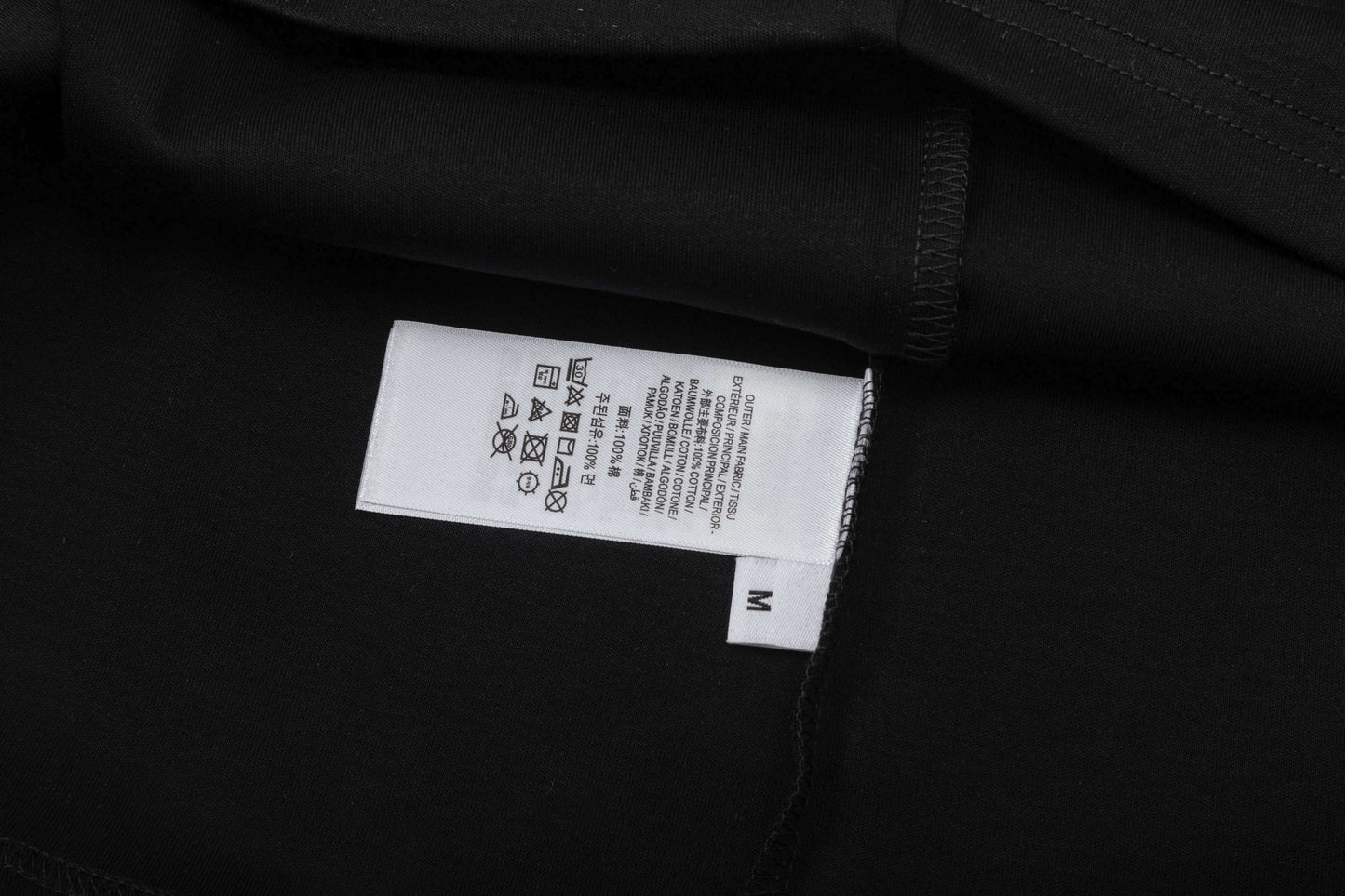 Camiseta con bordado de rostro humano