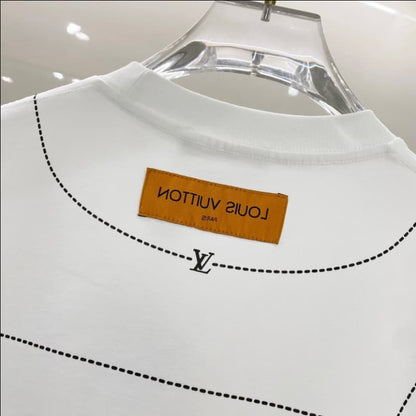 Collier et t-shirt à accents métalliques de la ligne 2025