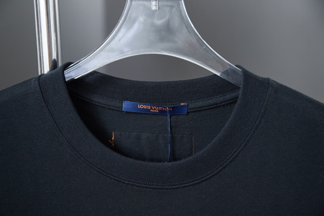 Camiseta vaquera con parches bordados