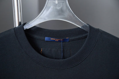 Camiseta vaquera con parches bordados
