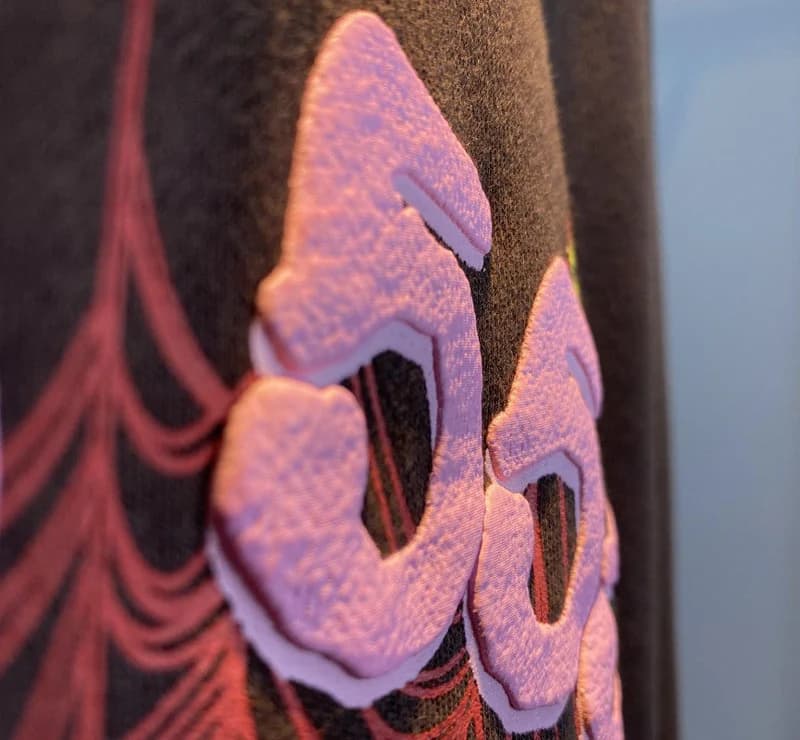 Sudadera con capucha clásica marrón con número