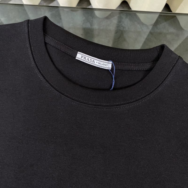 Camiseta con bolsillo utilitario