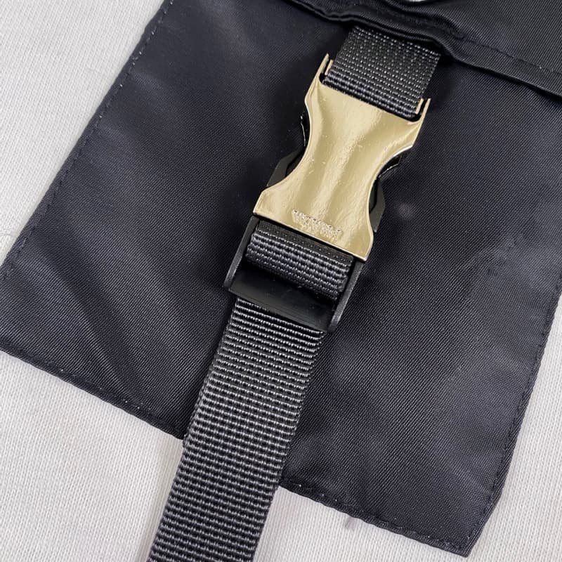 Camiseta con bolsillo utilitario