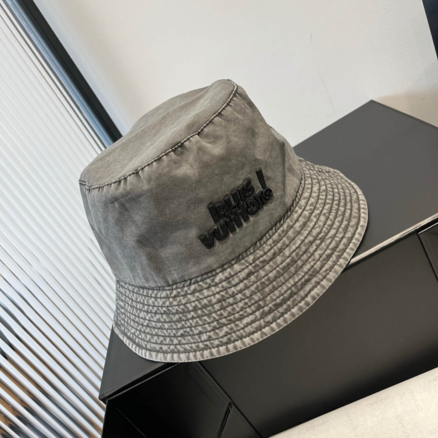 Sombrero de pescador con estampado 3D de letras de estilo minimalista