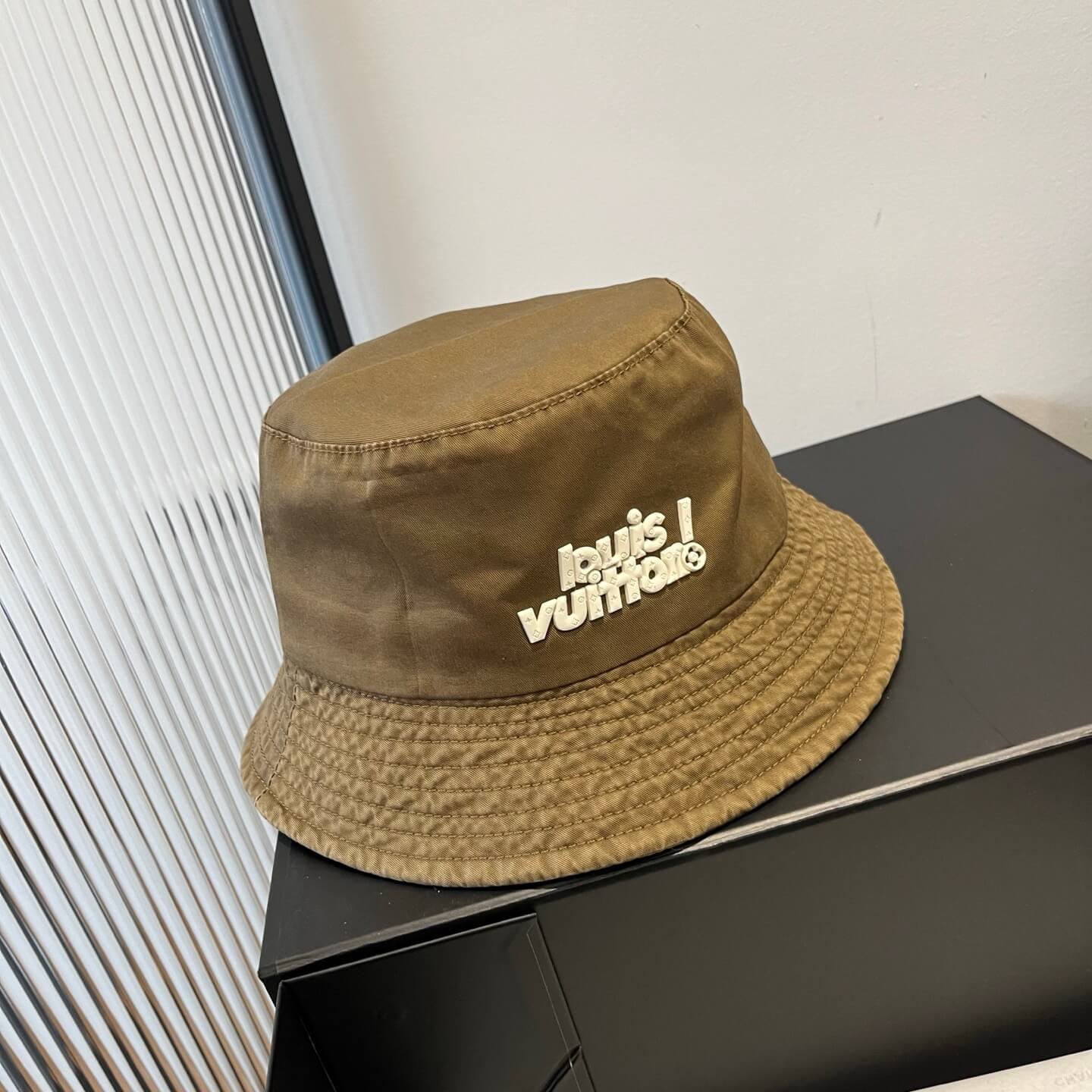 Sombrero de pescador con estampado 3D de letras de estilo minimalista