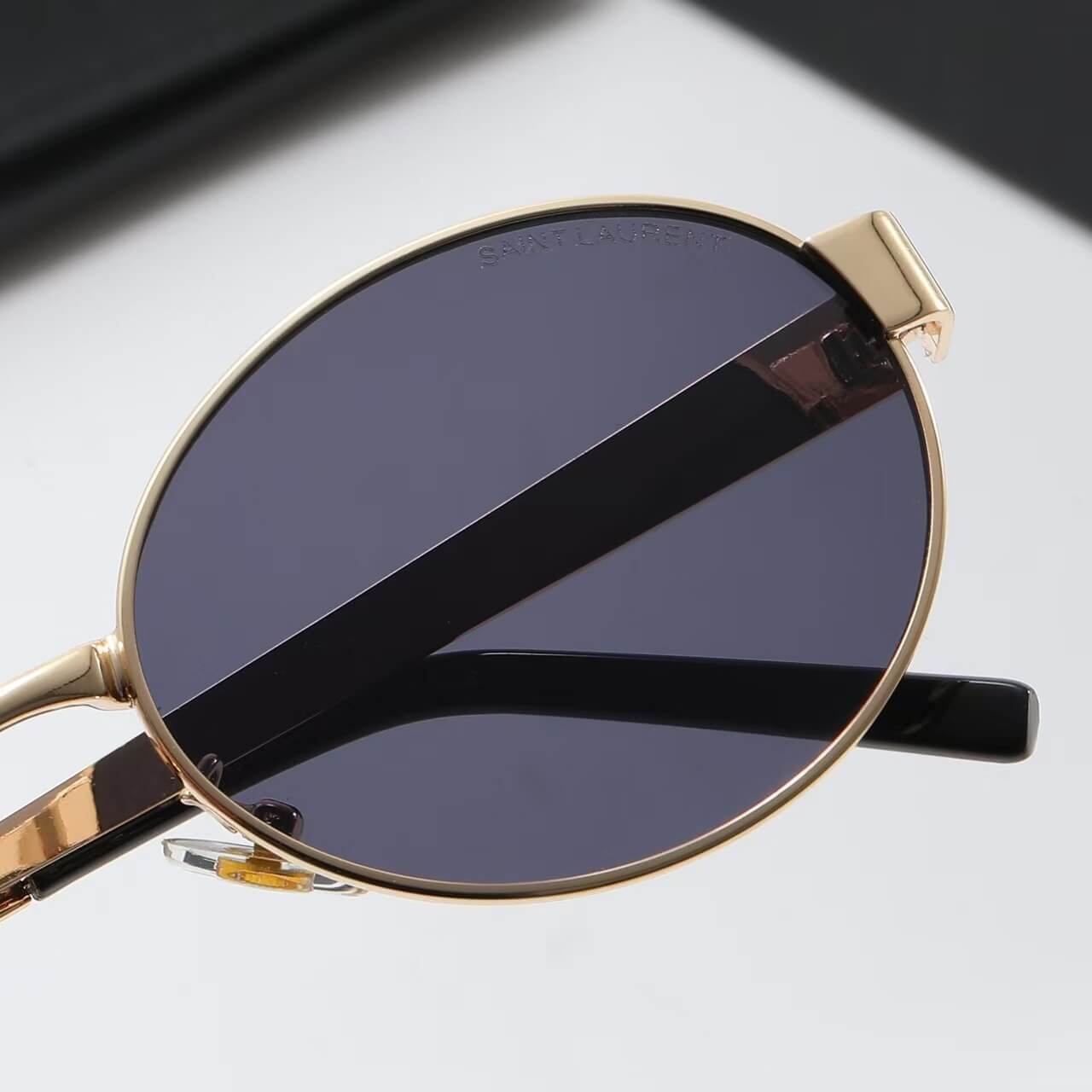 Gafas de sol clásicas y elegantes con montura redonda
