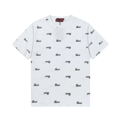 Camiseta con letras estampadas completas