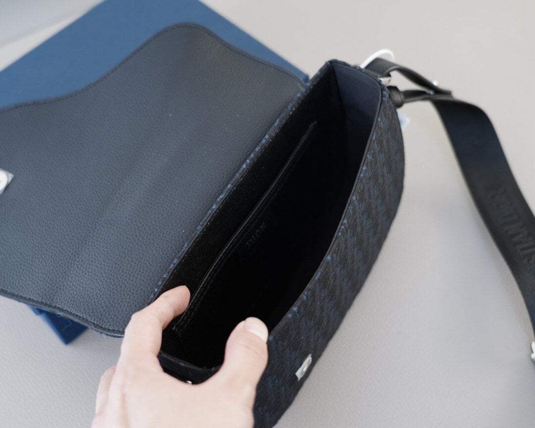 Bolso de sillín clásico sencillo con hebilla de metal