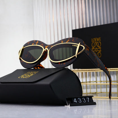 Gafas de sol retro modernas con marco de corazón incrustado