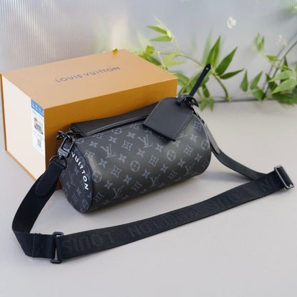 Bolso bandolera cilíndrico con estampado de monograma de moda