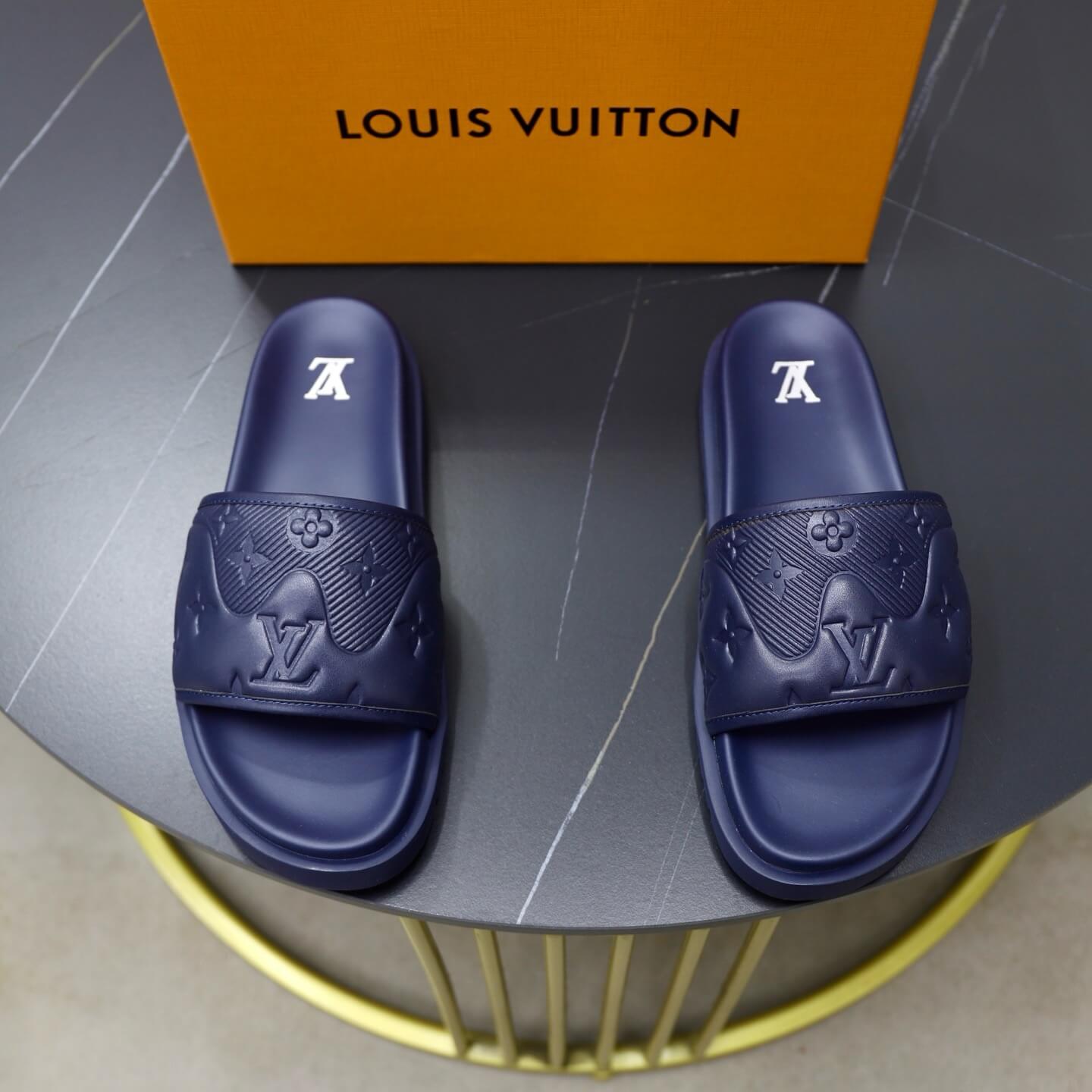 Chaussons multicolores à motifs classiques