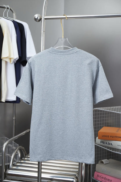 Camiseta con bordado de conejo