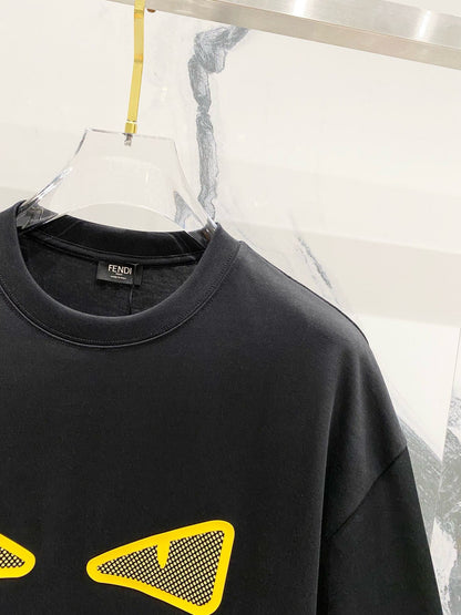 Camiseta con estampado de ojos