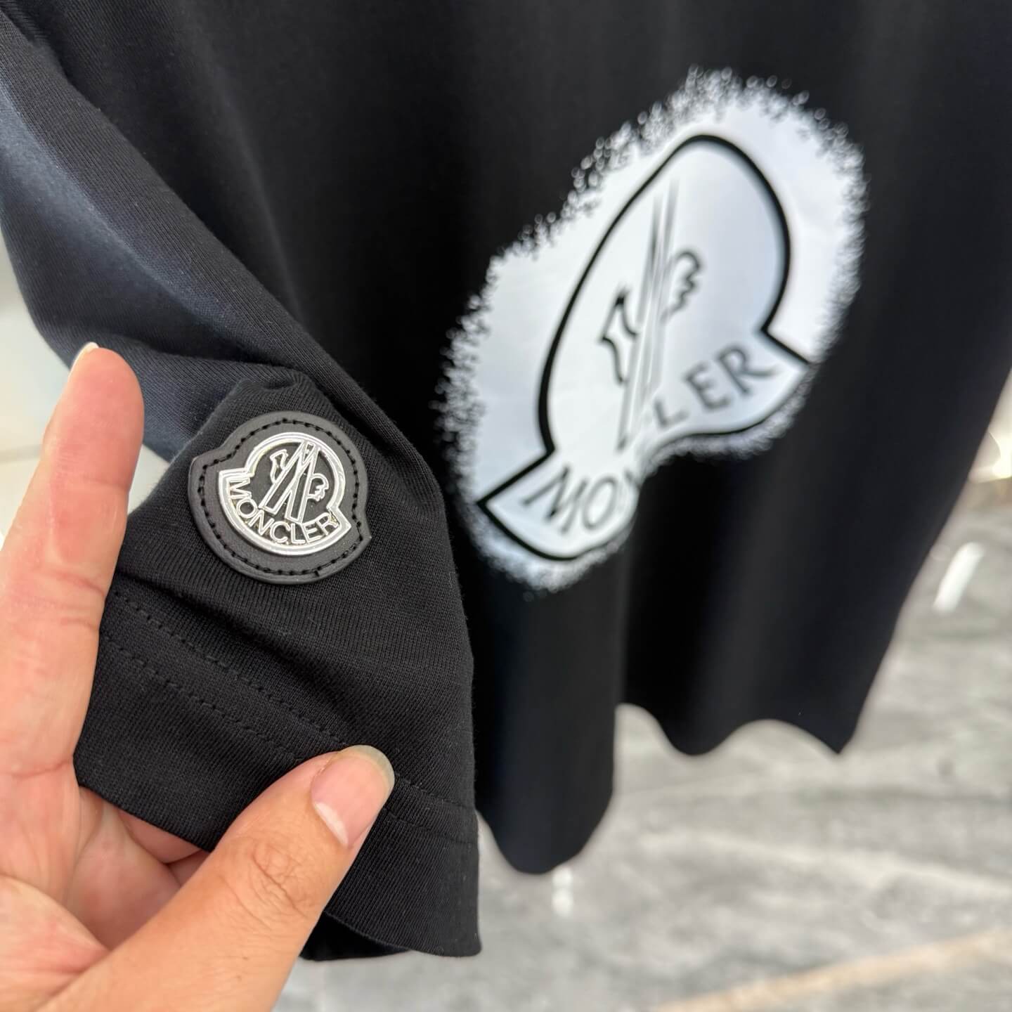 Camiseta con estampado clásico