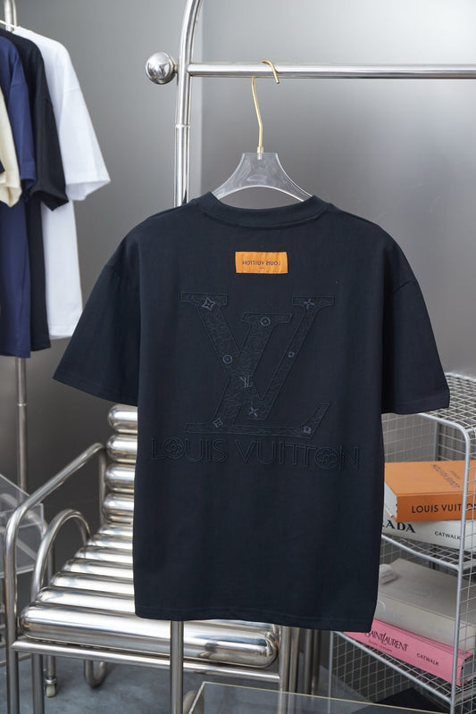 T-shirt graphique brodé avec brosse à dents