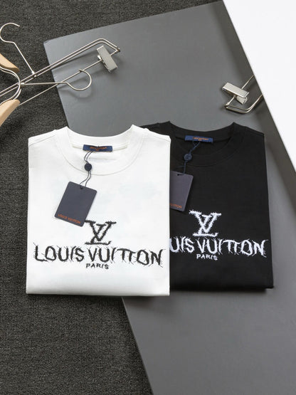 Camiseta con bordado delantero y trasero