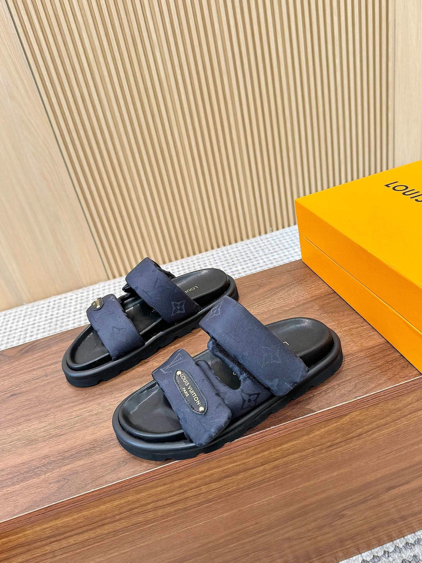 Multicolor Classic Button Slippers
