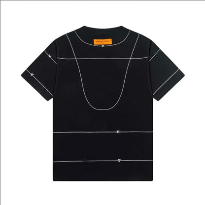 Collier et t-shirt à accents métalliques de la ligne 2025
