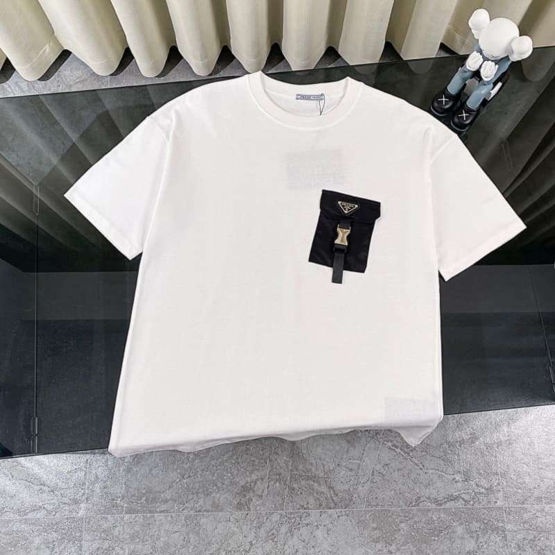 Camiseta con bolsillo utilitario