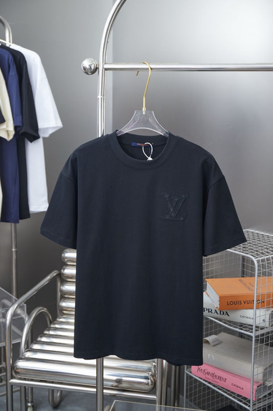 T-shirt graphique brodé avec brosse à dents