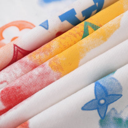 Camiseta con estampado artístico de lavado de tinta