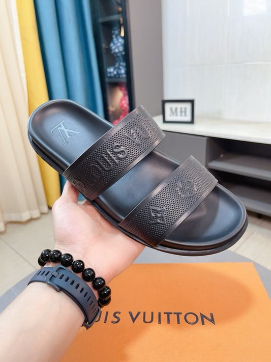Chaussons noirs avec lettres 3D