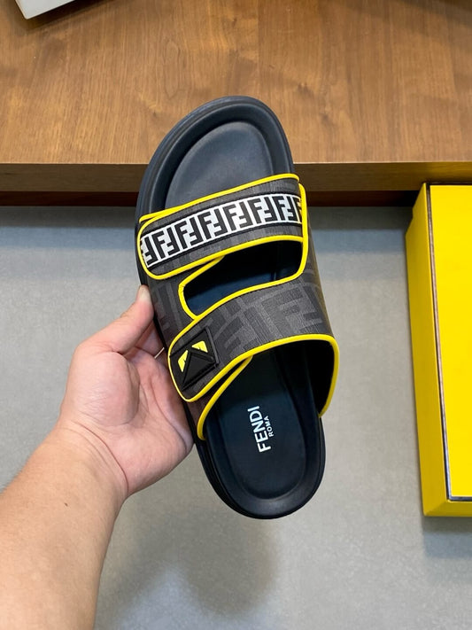 Eye Pattern x F Print Slippers