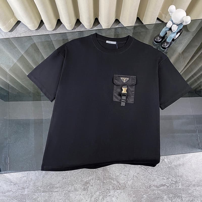 Camiseta con bolsillo utilitario