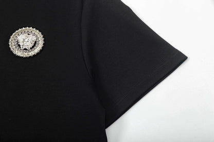 Camiseta con bordado de rostro humano