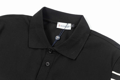 Polo de rayas en las mangas