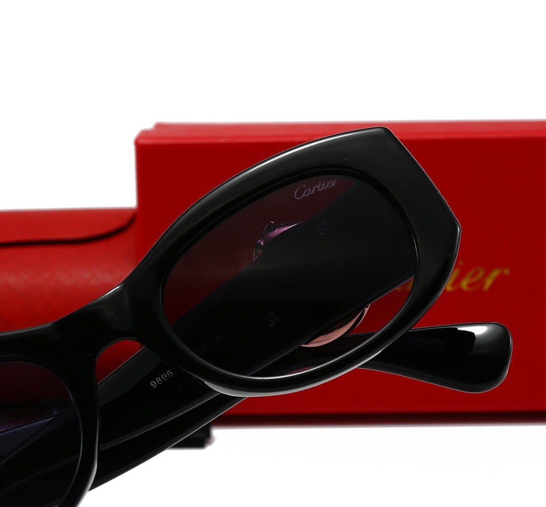 Gafas de sol minimalistas con montura redonda y letra C