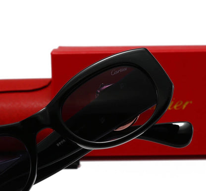 Gafas de sol minimalistas con montura redonda y letra C