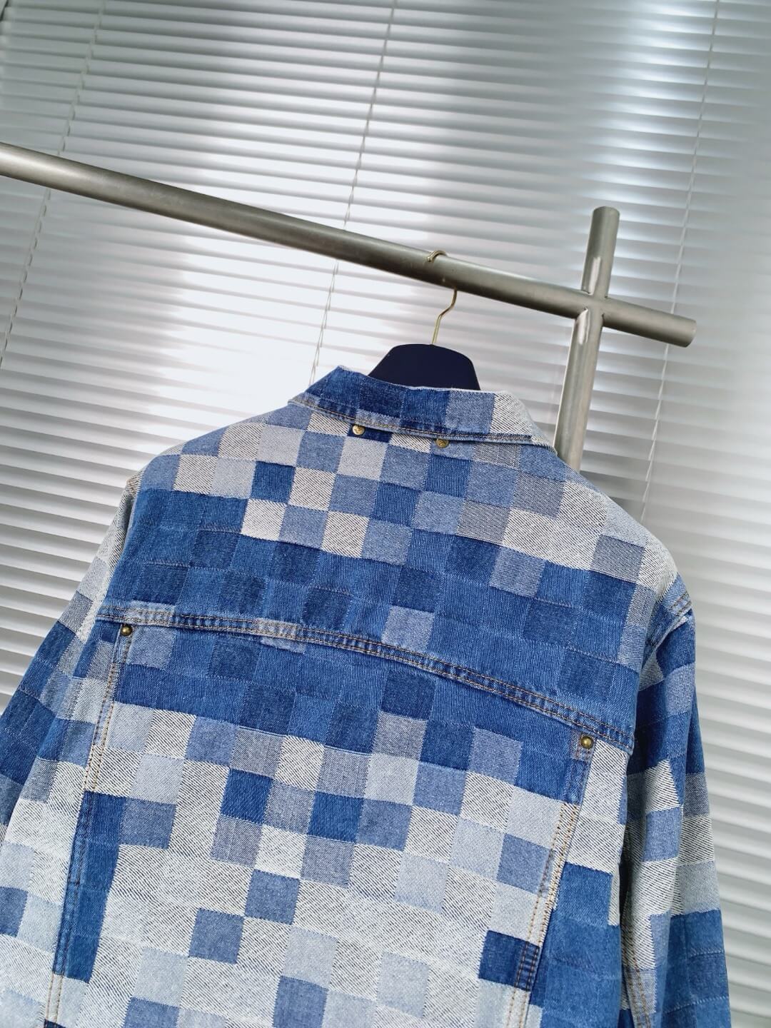 Nuevo traje de mezclilla a cuadros