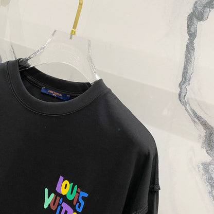 Camiseta con estampado de letras de colores