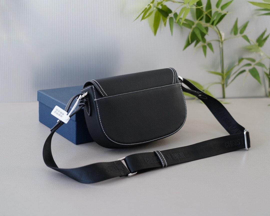 Bolso de sillín clásico sencillo con hebilla de metal
