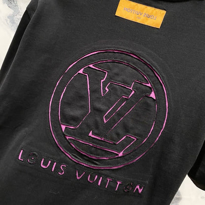 Camiseta con diseño roto