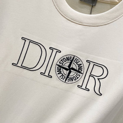 Camiseta con bordado de reloj del alfabeto