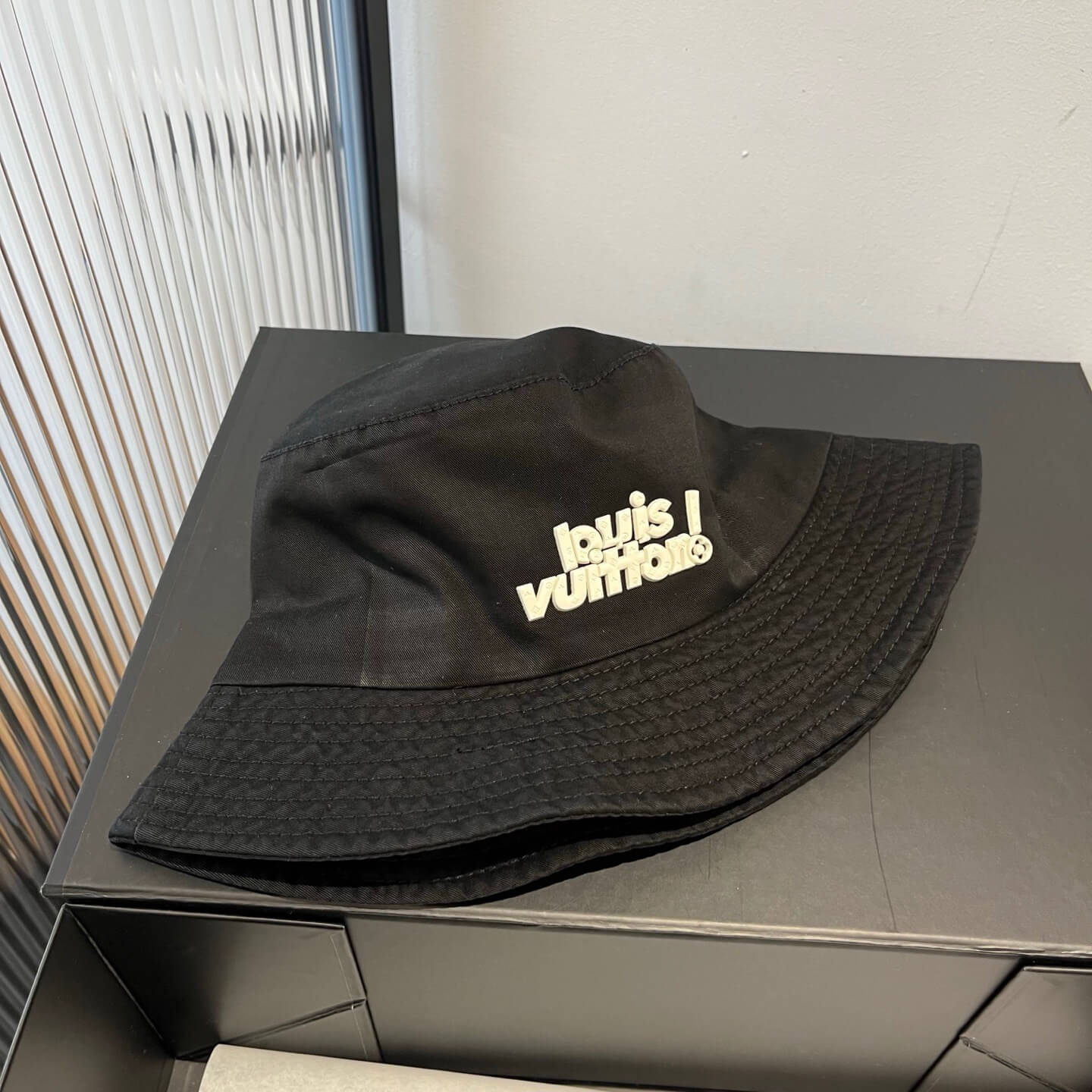 Sombrero de pescador con estampado 3D de letras de estilo minimalista