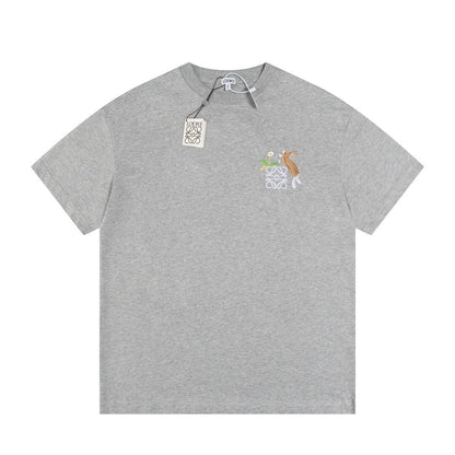 Camiseta con bordado de conejo