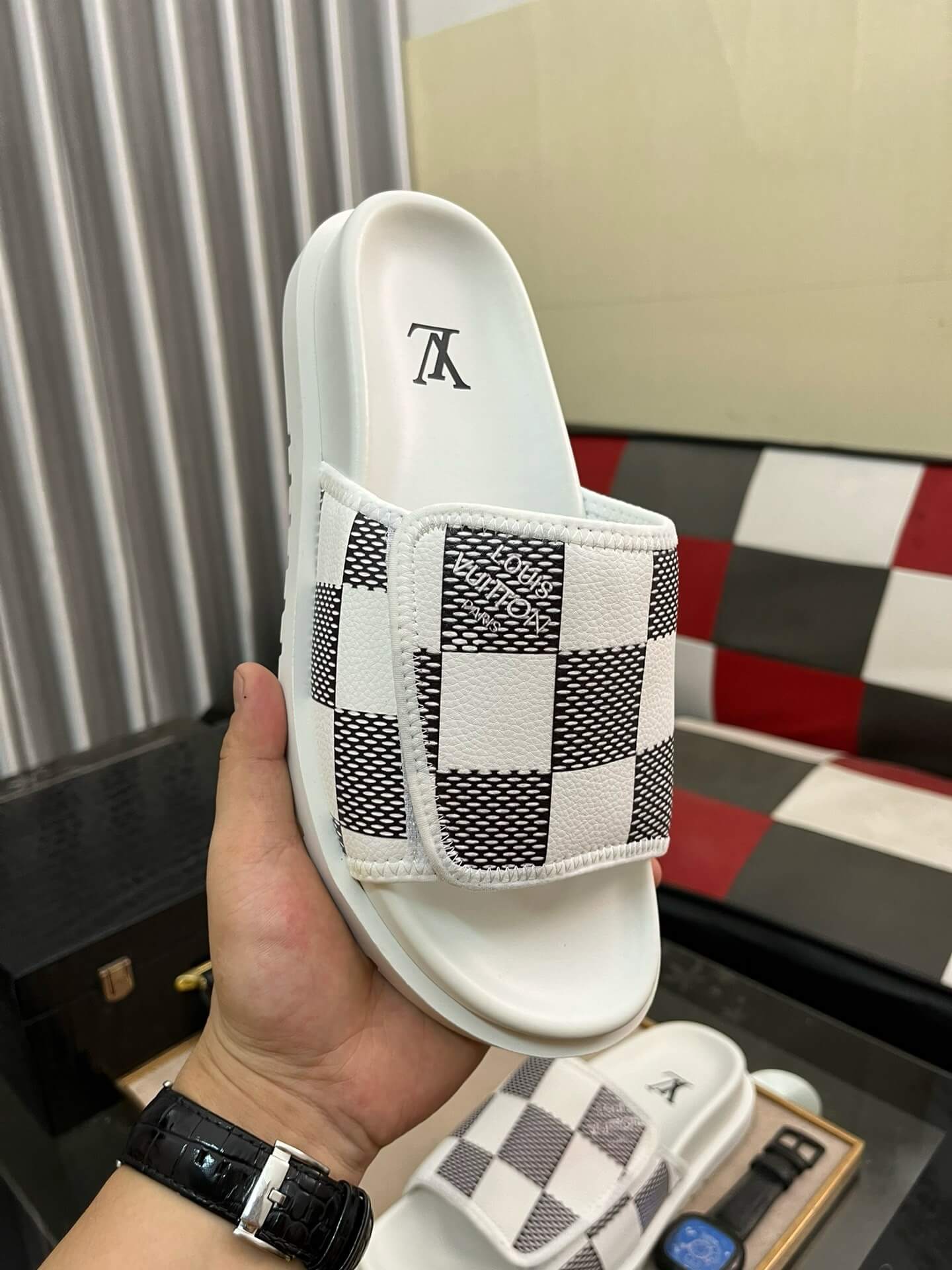 Chaussons à carreaux noirs