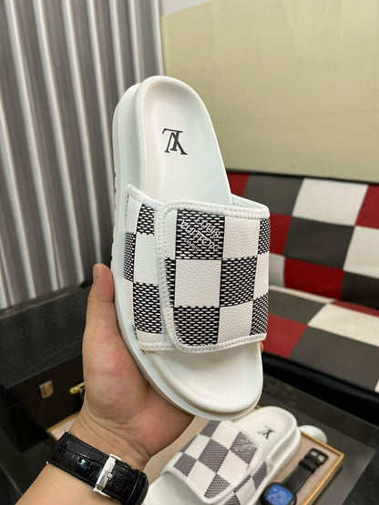 Chaussons à carreaux noirs