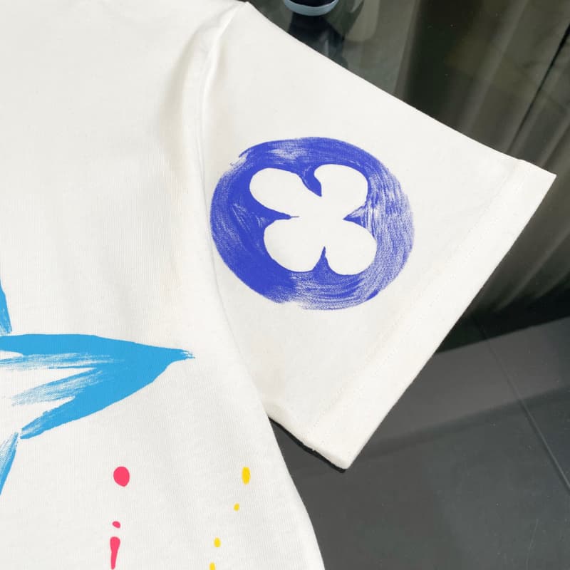 Camiseta con grafiti de color dopamina 2025